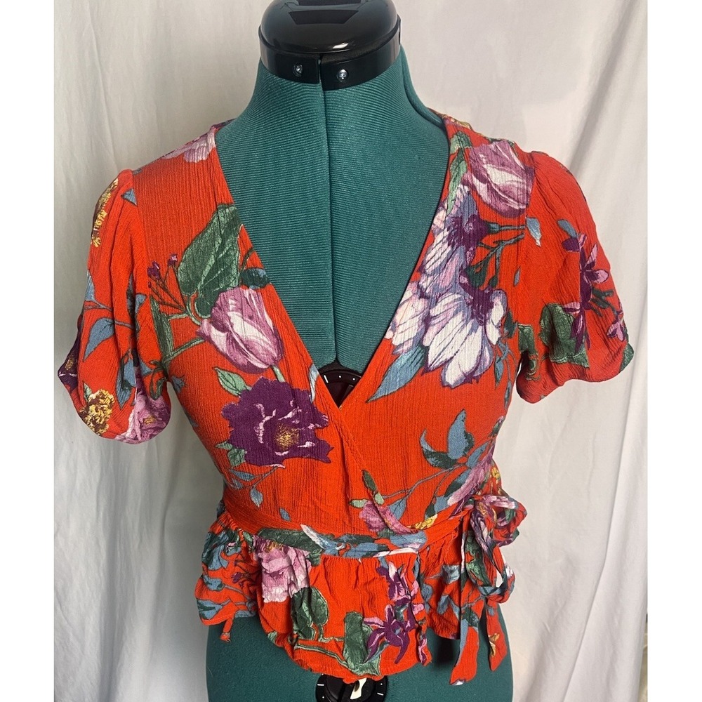 One clothing Los Angeles womens orange floral short sleeve wrap crop top Sz XS